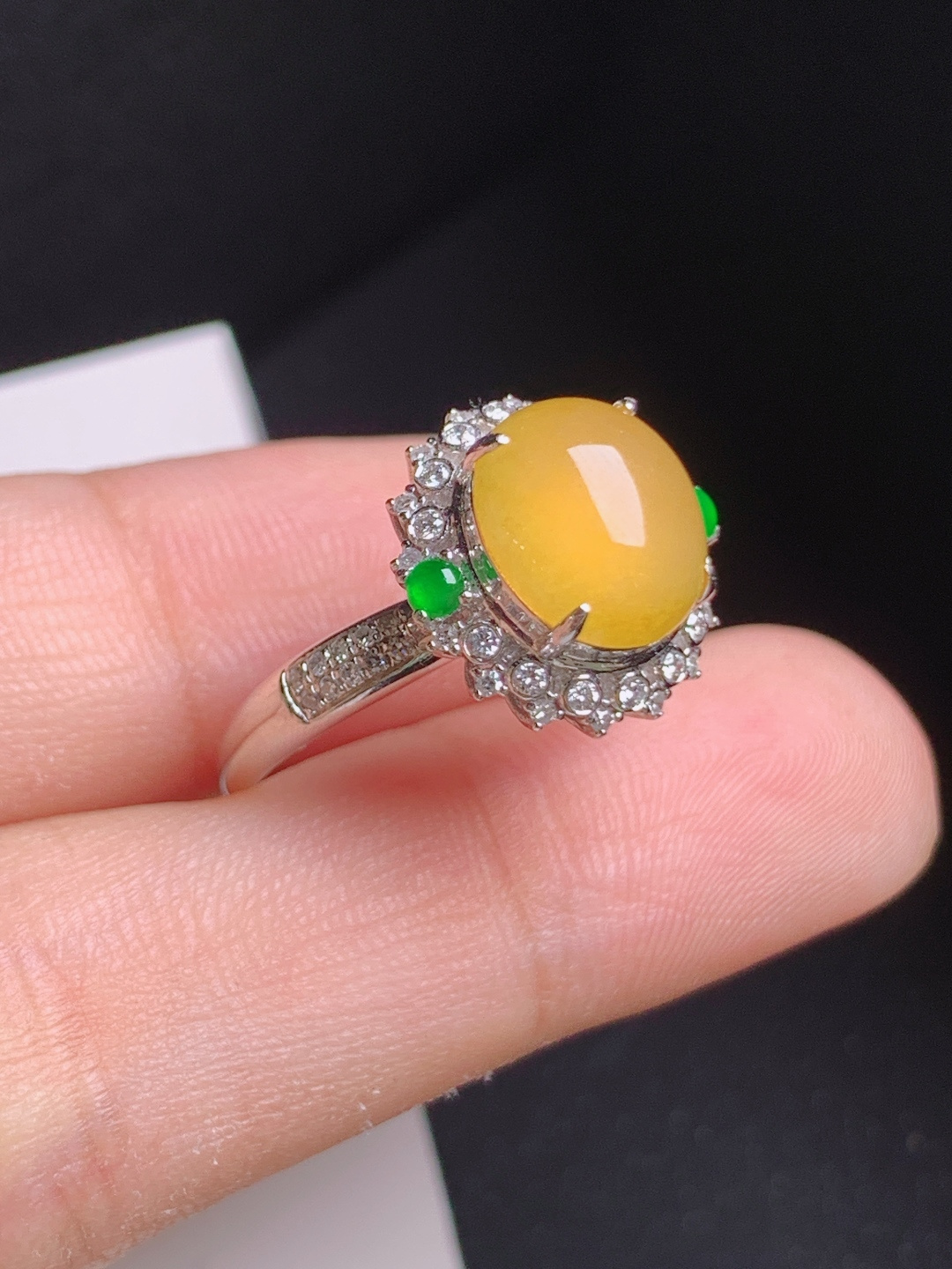 黄翡旦面戒指，通透起光，简约大气，温婉雅致，裸石10-8.7-4.5，圈口14