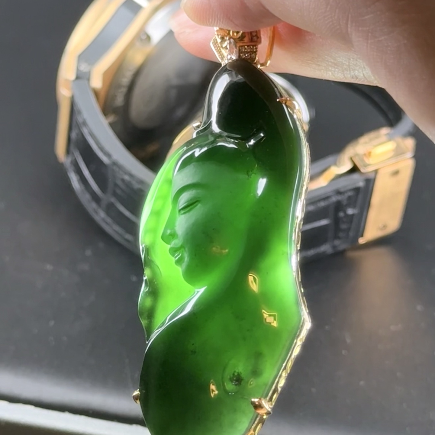 精品18k墨翠观音头 种好色正 黑度极好 打灯通透 油性十足