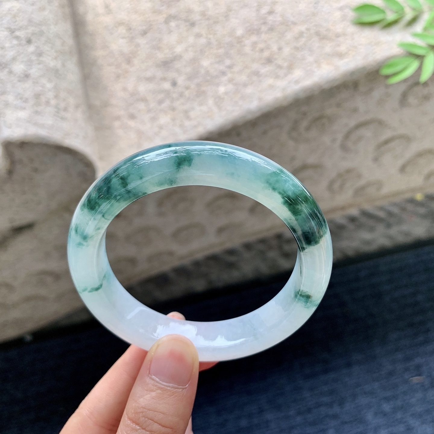 正圈55 56，圈口56.5/12.6/9.1，编码WW082520，糯冰飘花，水润，种老，细腻，无裂