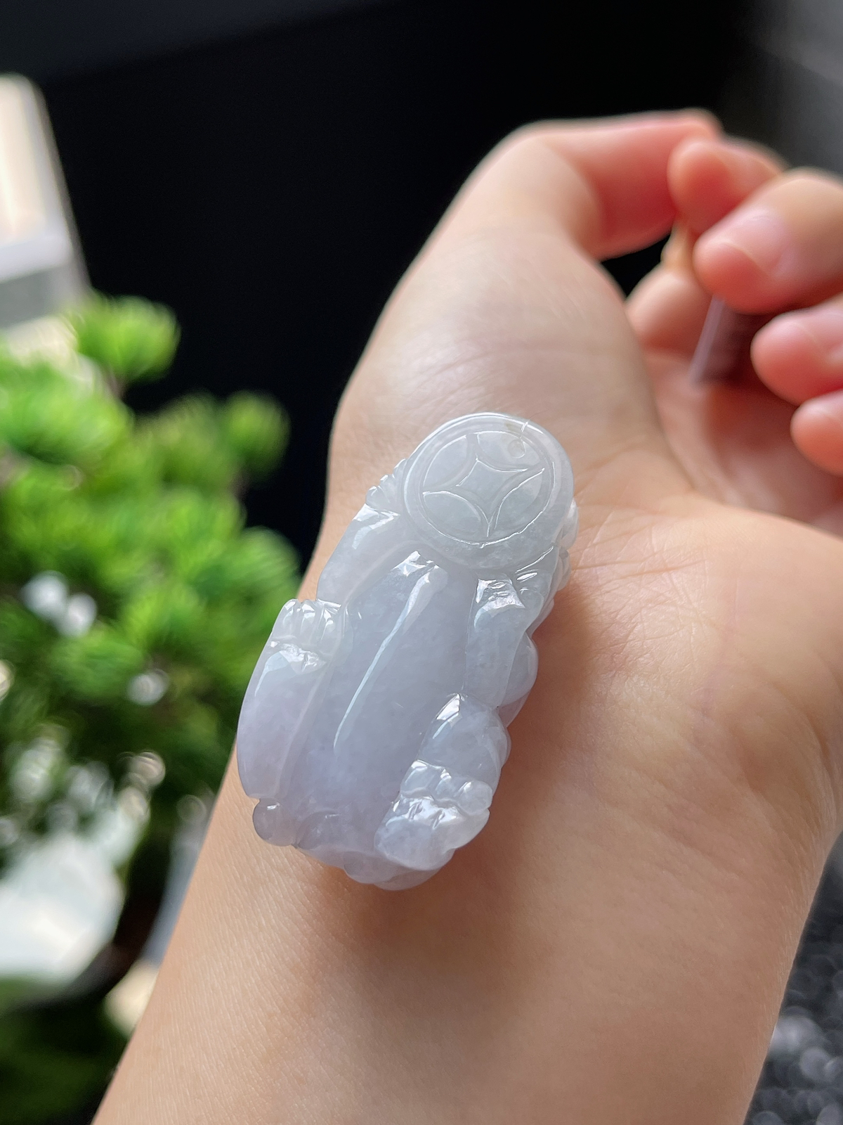 翡翠糯化种淡紫色貔貅吊坠