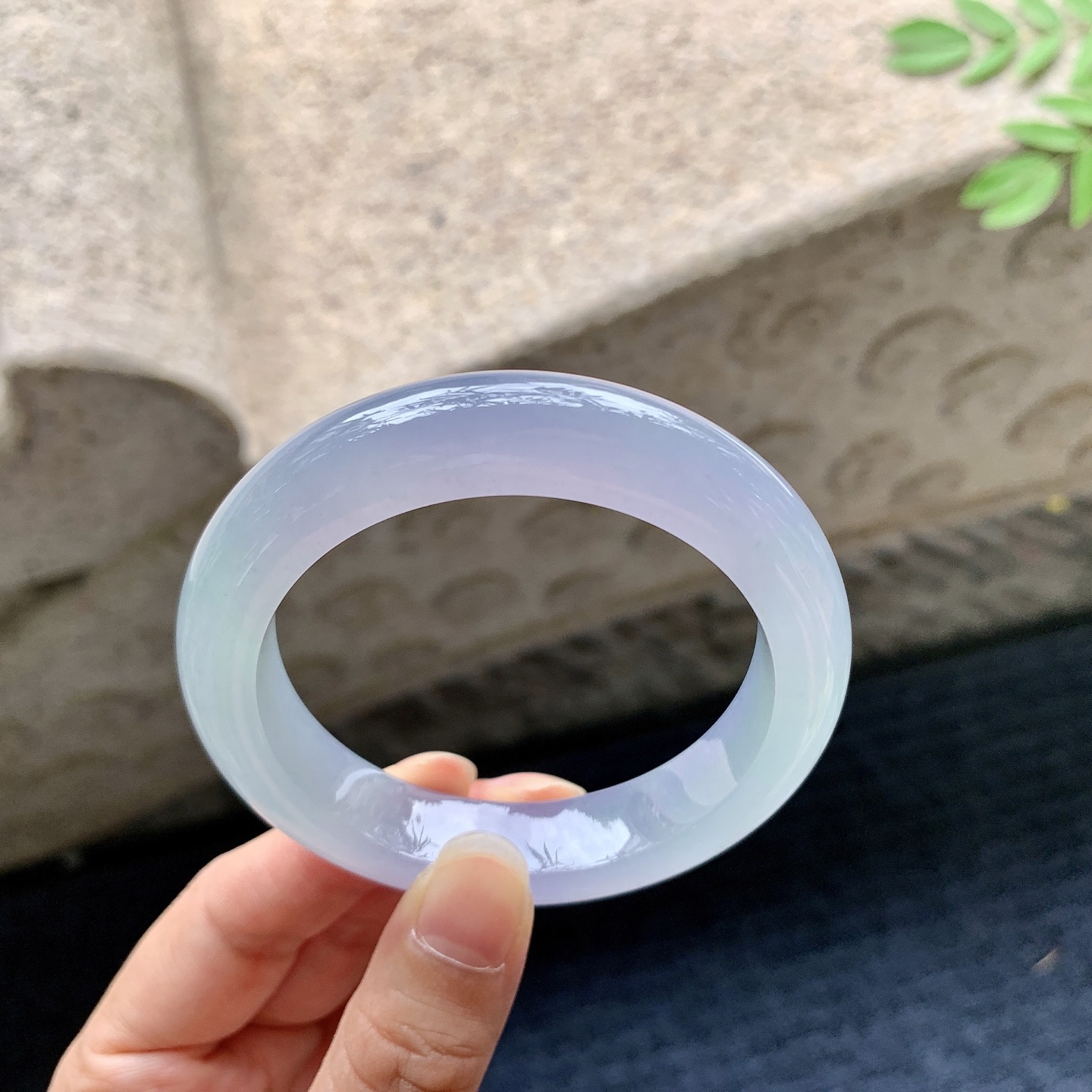 正圈52 53，圈口53/12.2/9，编码G7082507，糯冰春彩，清透，水润，种老，细腻，无裂。