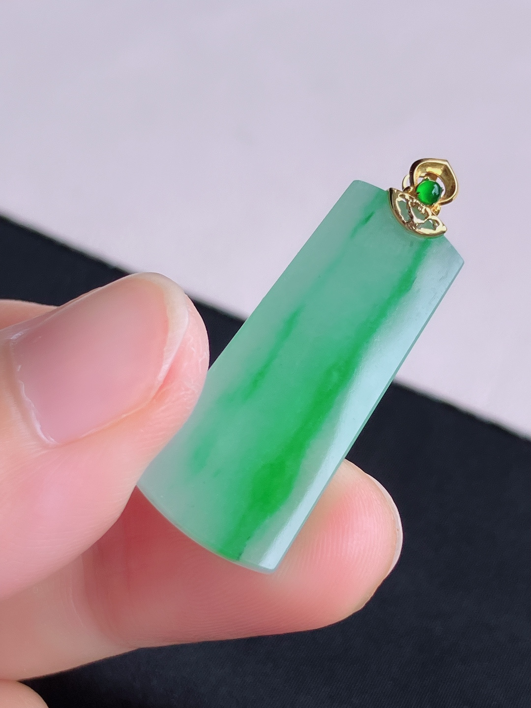 翠绿平安牌，简约时尚，尺寸37.3/32.5/13/2.8/自然光实拍
