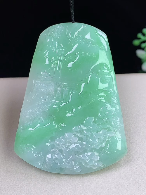 飘绿山水牌，无裂，尺寸54.1*39.3*6.1mm，D24ytf