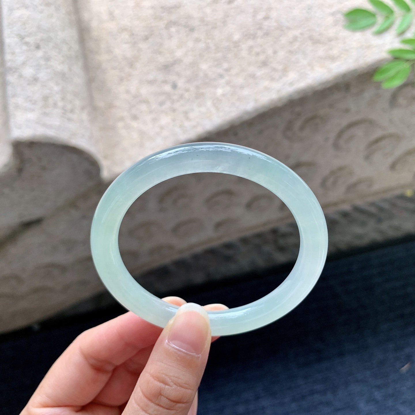 圆条51 52,圈口52.6/7.8/7.5,编码AD082408,糯冰晴底，水润，种老，细腻，无裂