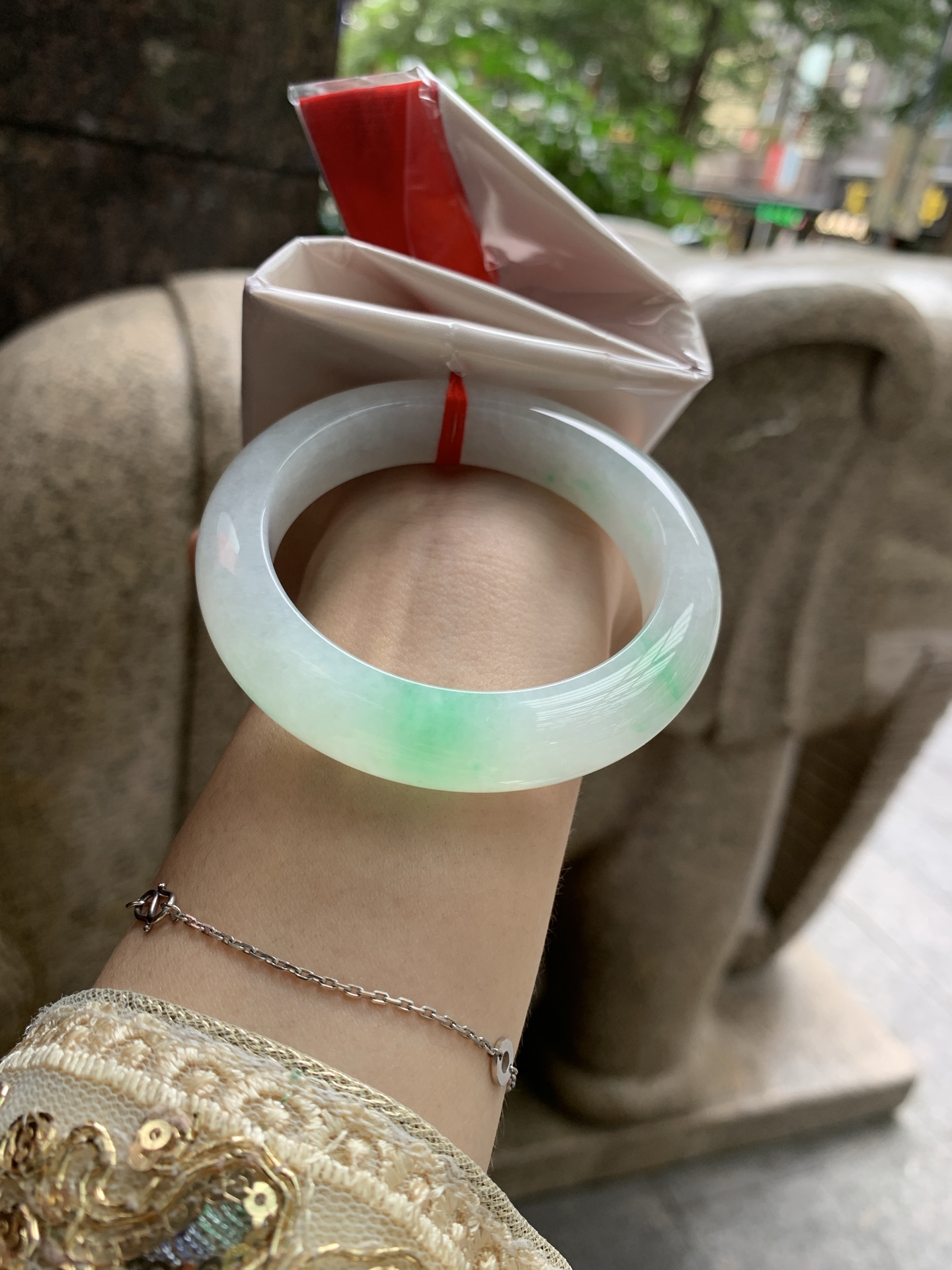 白底青正圈,打灯多处细纹