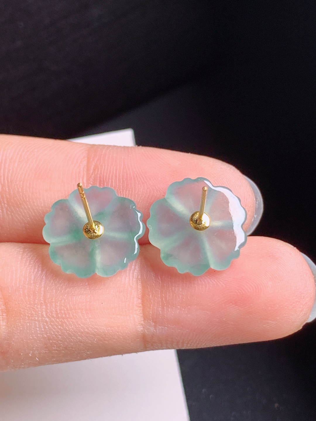 冰种小花耳钉，种水清爽，花色柔美，清新秀气
