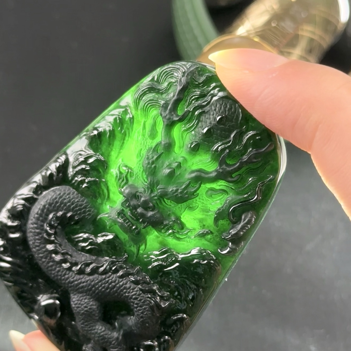精品墨翠龙牌 种好色正 黑度极好 打灯通透 油性十足