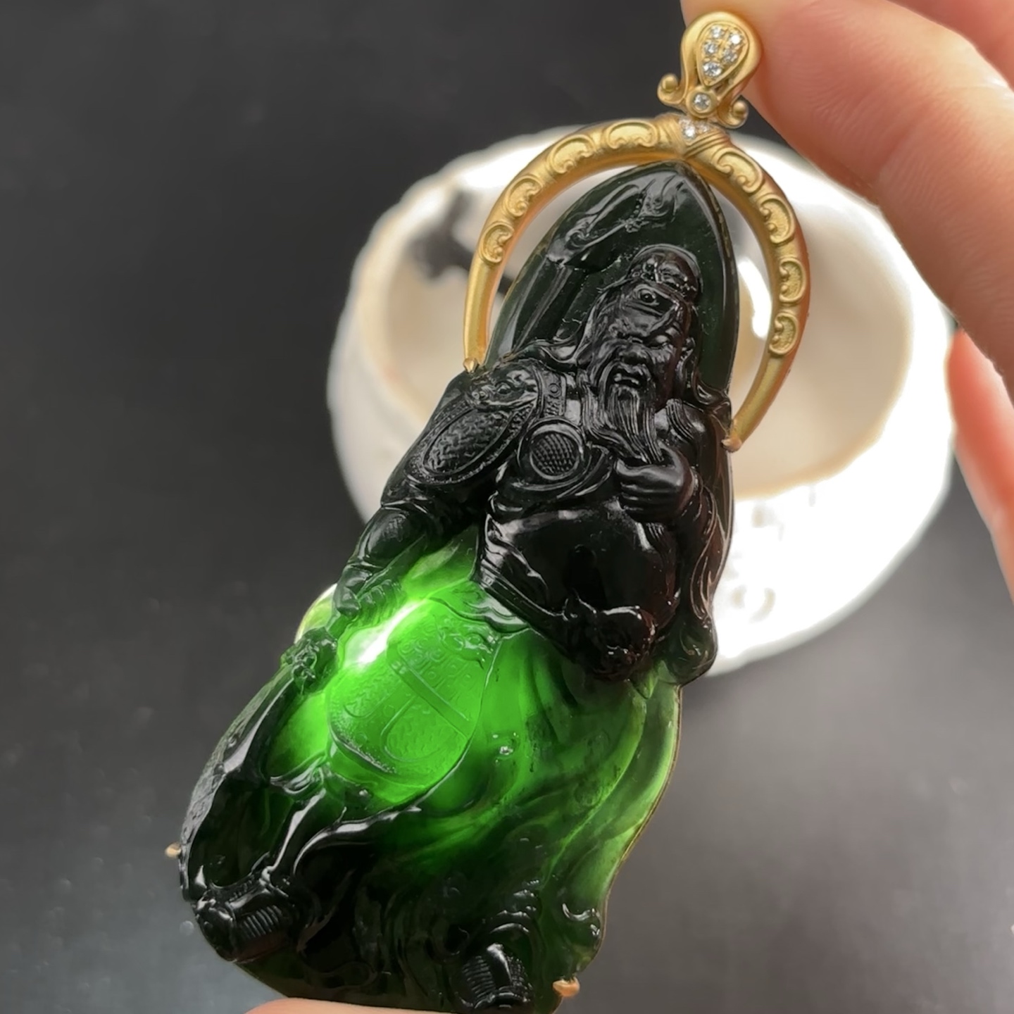 精品18k墨翠关公 种好色正 黑度极好 打灯通透 油性十足