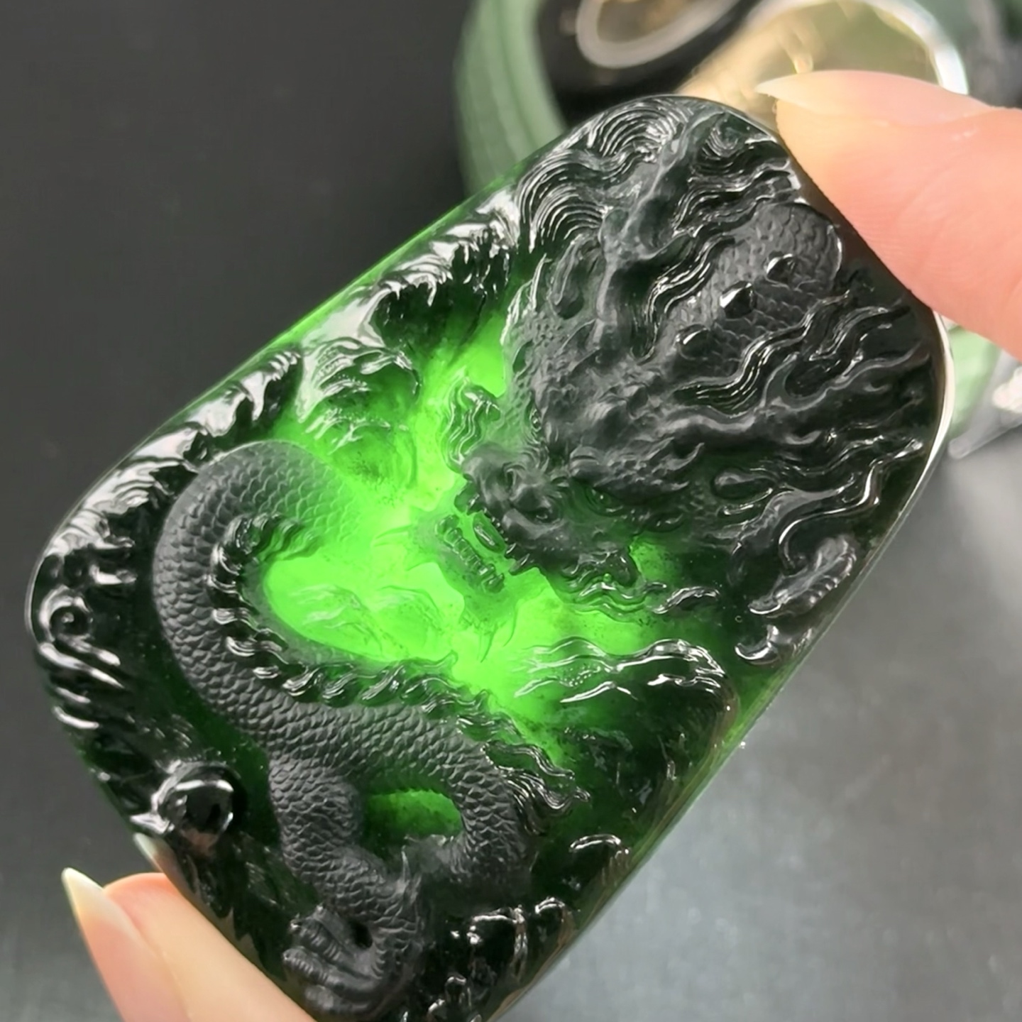 精品墨翠龙牌 种好色正 黑度极好 打灯通透 油性十足