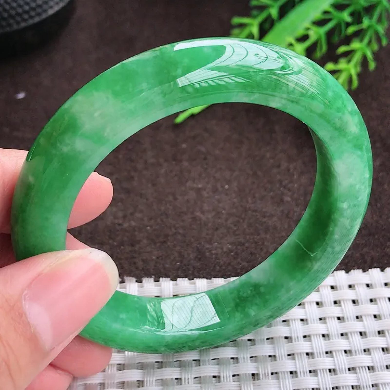 实拍A货翡翠54/11.8/9.3老坑冰润辣绿色满绿手镯天然玉镯平安镯女