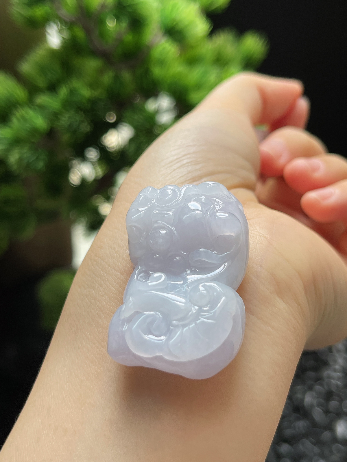 翡翠糯化种淡紫色貔貅吊坠