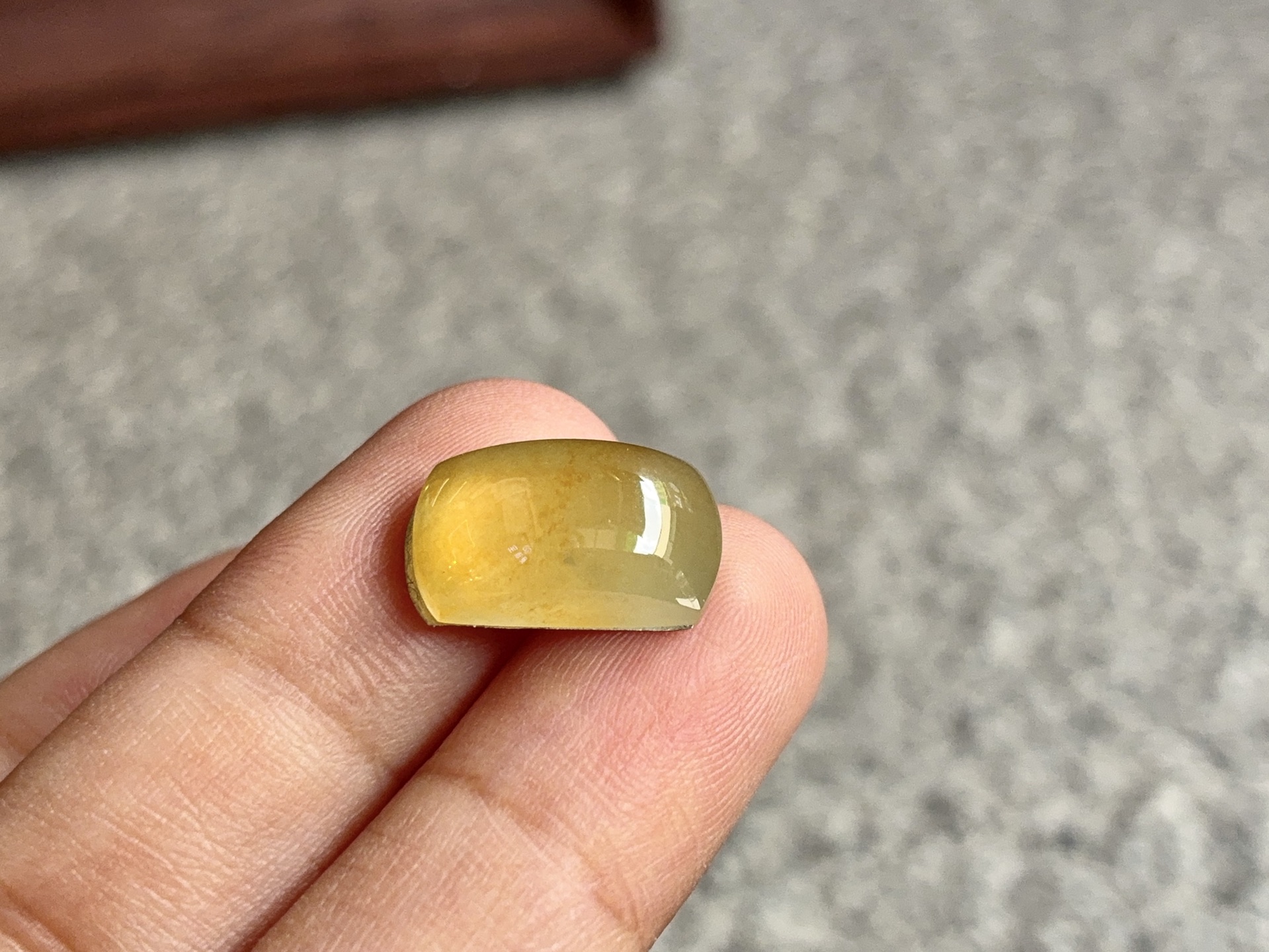 黄马鞍 尺寸：13.7×8×5.2