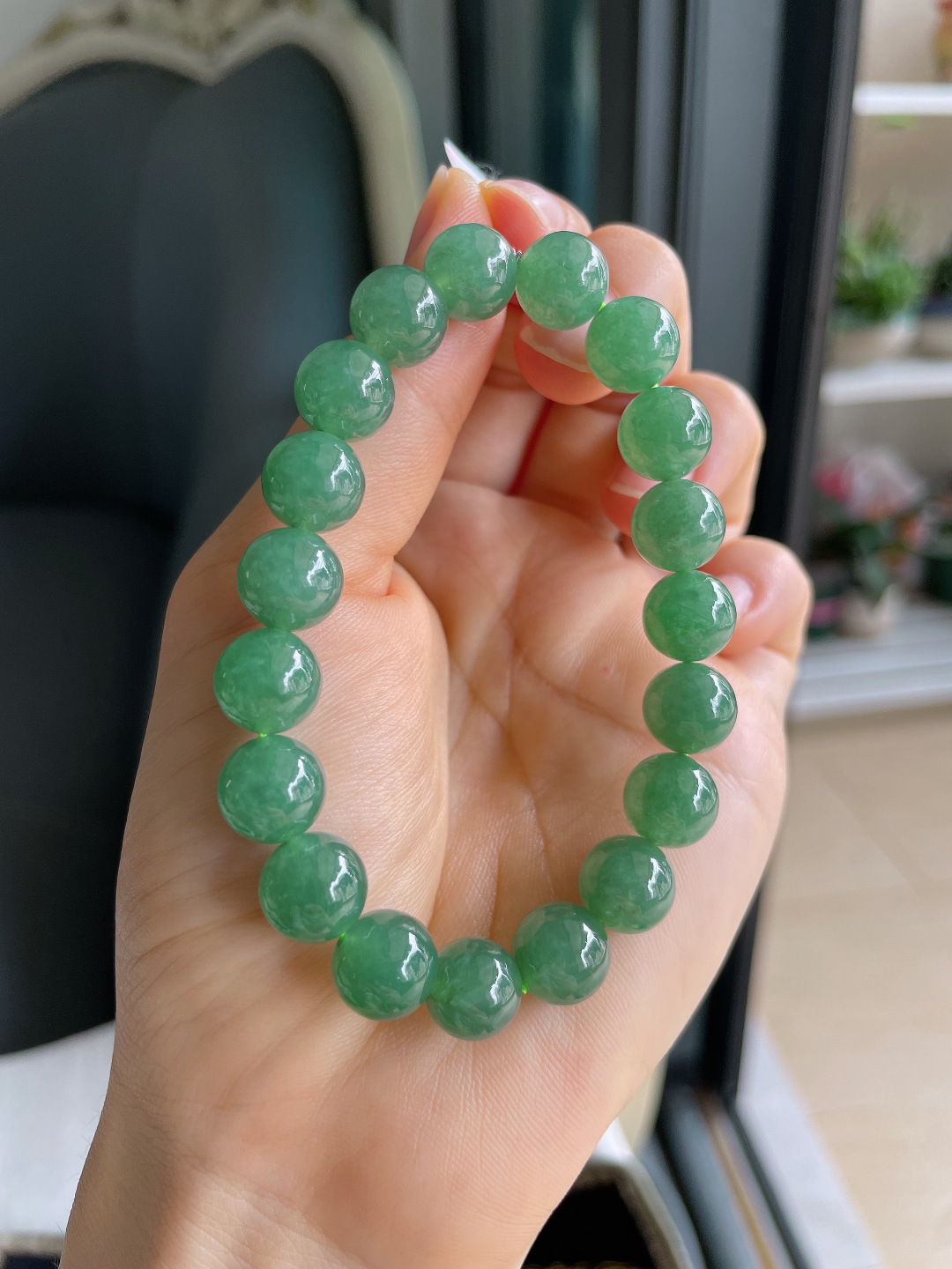 ️，缅甸天然翡翠A货，冰满绿油绿手串，尺寸：9.8mm。【编4504，4505，4506】