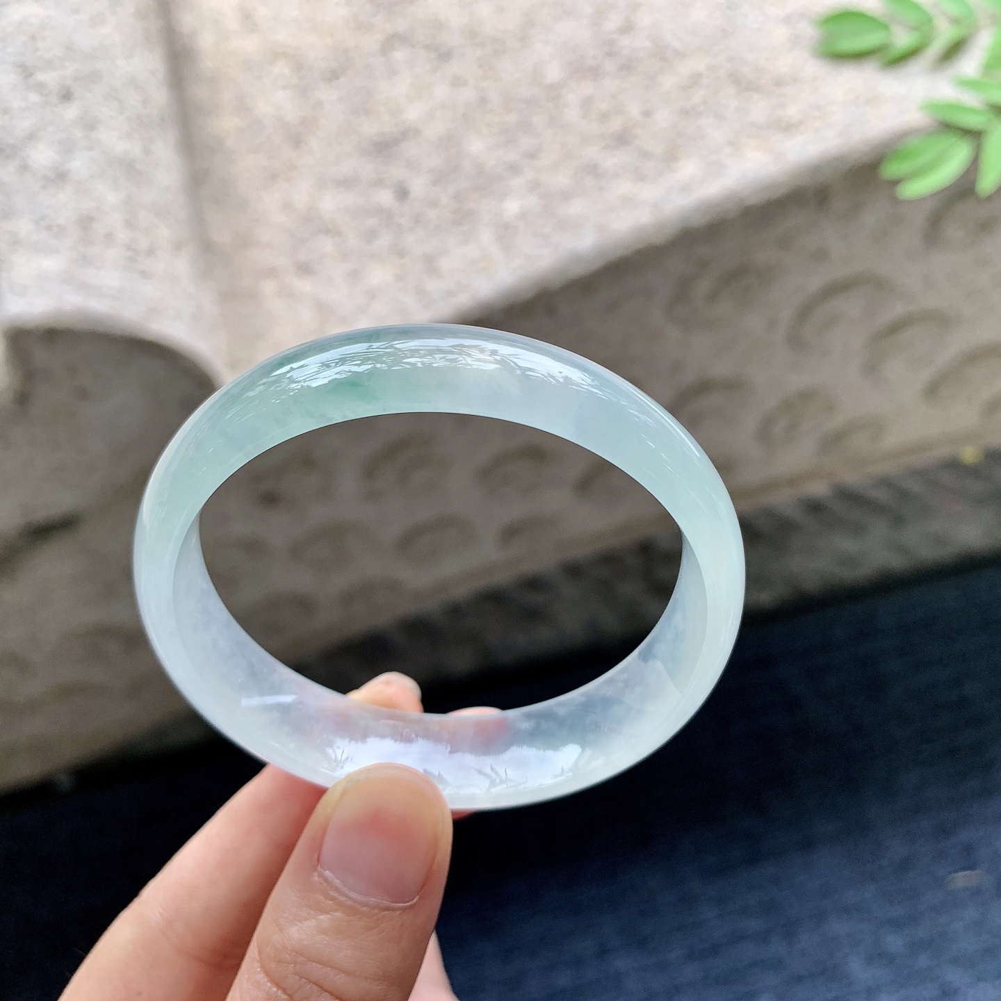 糯冰飘花，水润，种老，细腻，打灯有絮线