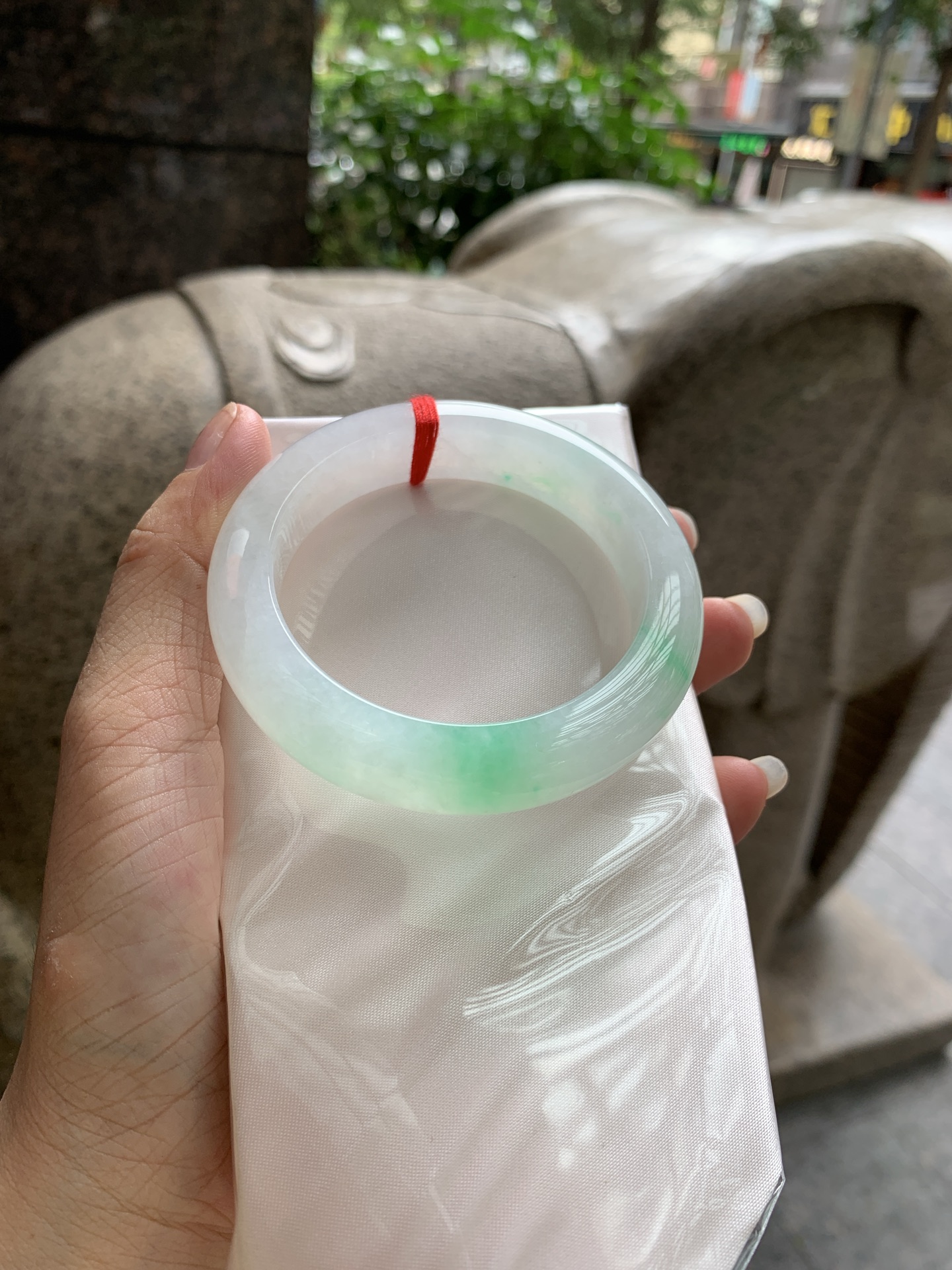 白底青正圈,打灯多处细纹