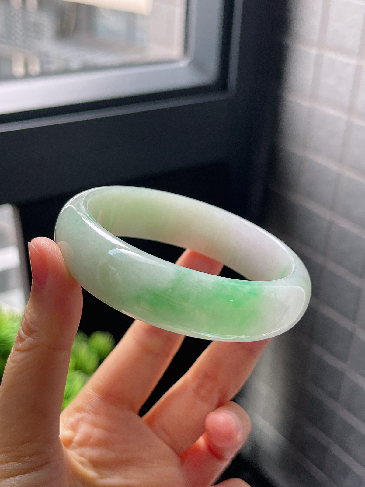 圈口57.6，糯化种飘花翡翠宽版正圈手镯