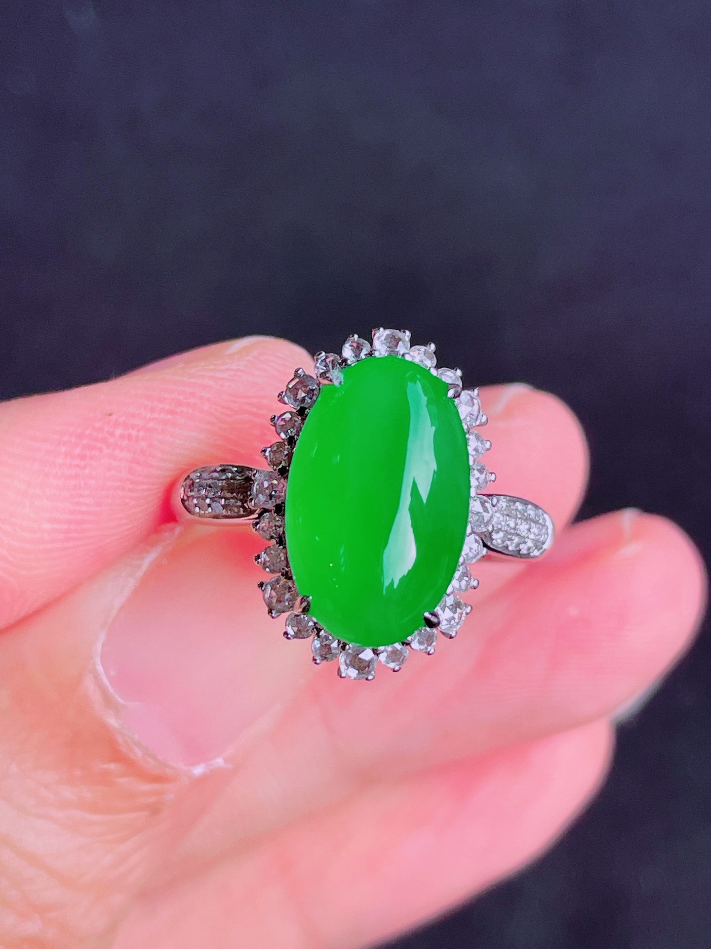 高冰绿蛋面戒指 晶莹剔透，新颖时尚，品相，14.5-9-4