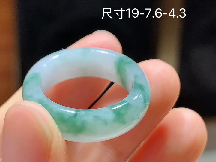 冰飘花戒圈,无裂,尺寸19-7.6-4.3