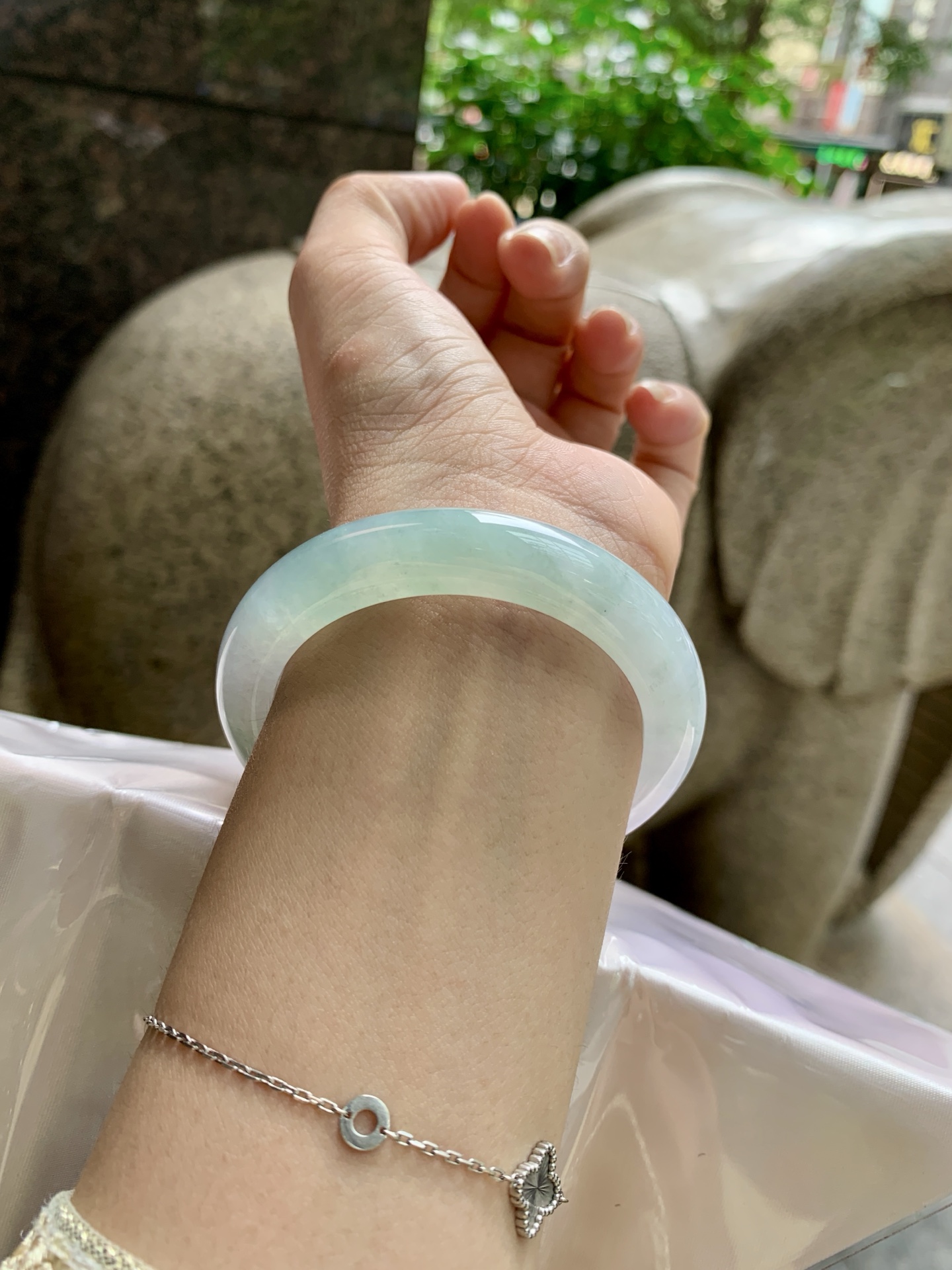 蓝紫正圈,打的细纹，肉眼不显