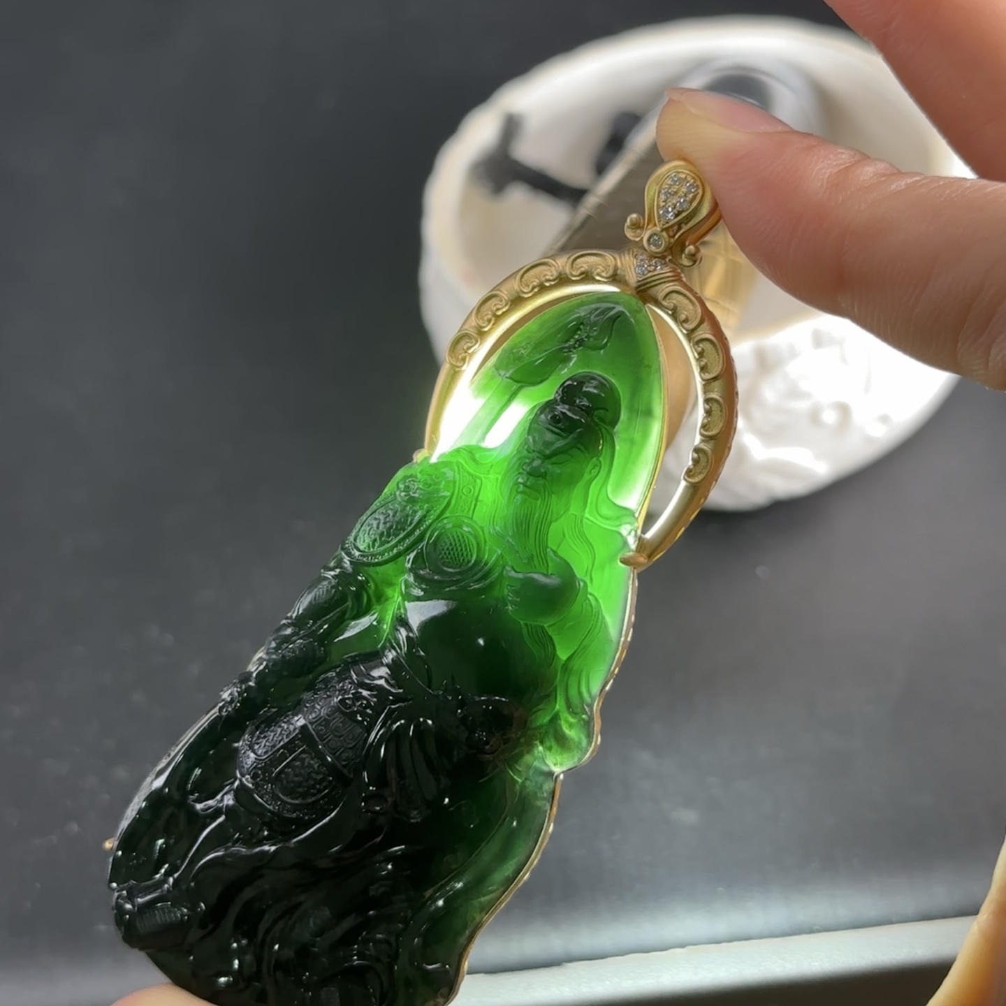 精品18k墨翠关公 种好色正 黑度极好 打灯通透 油性十足