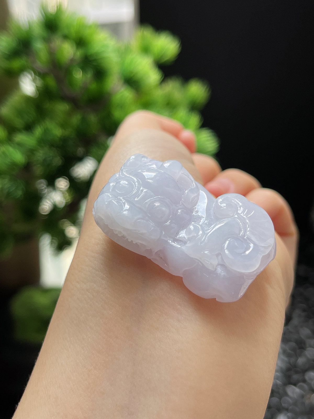 翡翠糯化种淡紫色貔貅吊坠