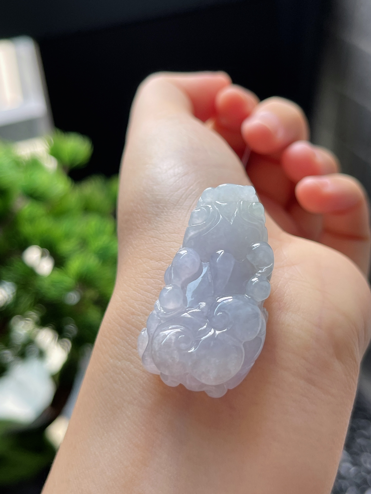 翡翠糯化种淡紫色貔貅吊坠