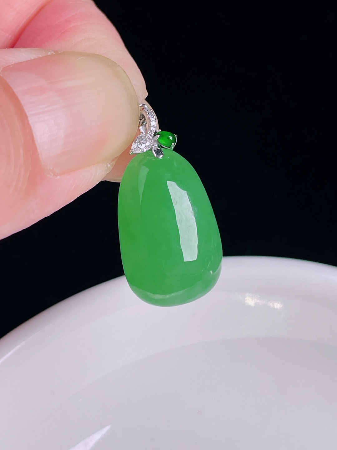 阳绿福瓜，18k镶嵌，老种起光，细底通透，尺寸：24裸石19/12.7/7mm0824