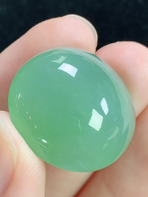 冰绿底大蛋面，无裂，尺寸228*22.1*10.7mm，D24cdg