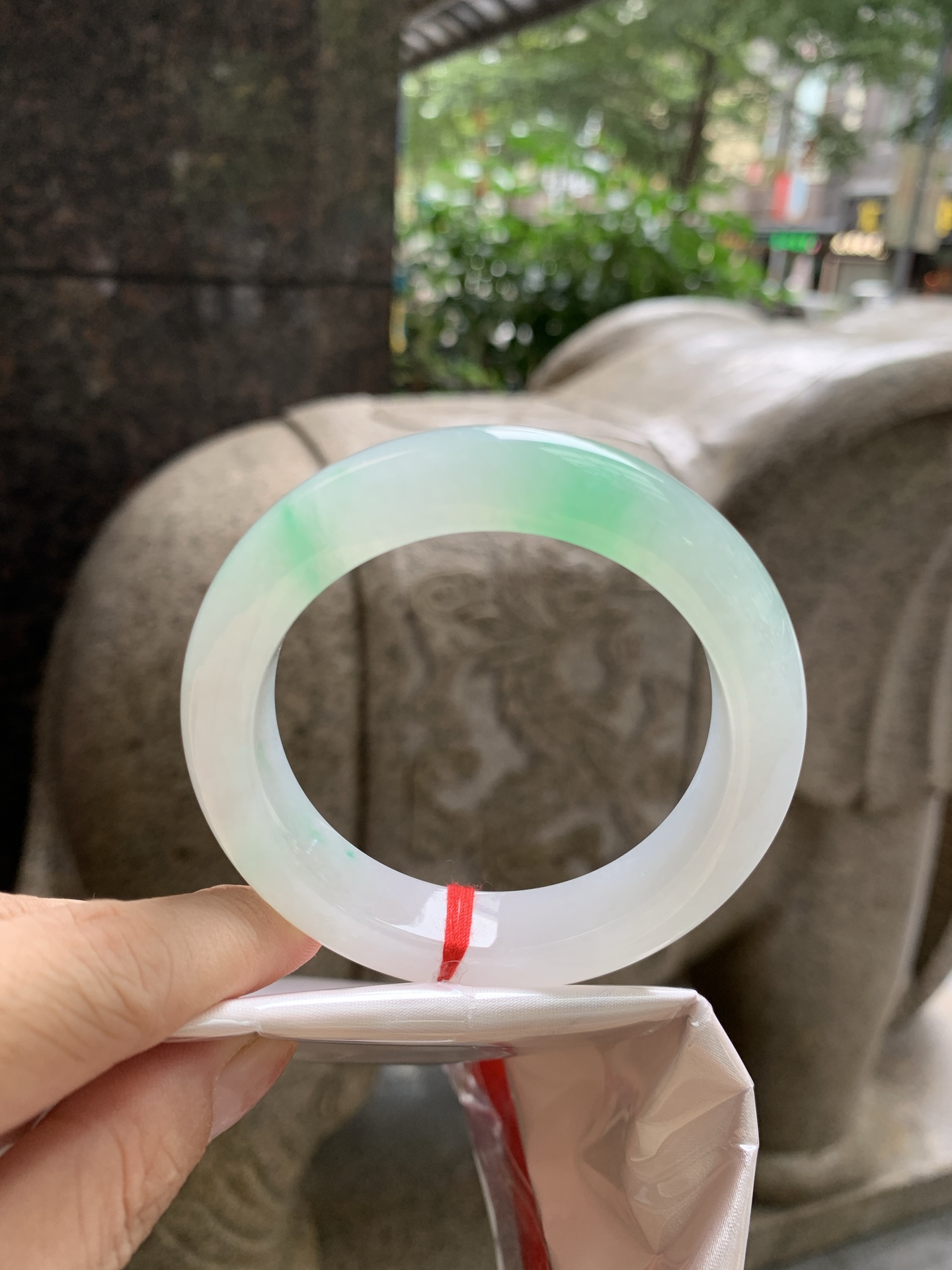 白底青正圈,打灯多处细纹