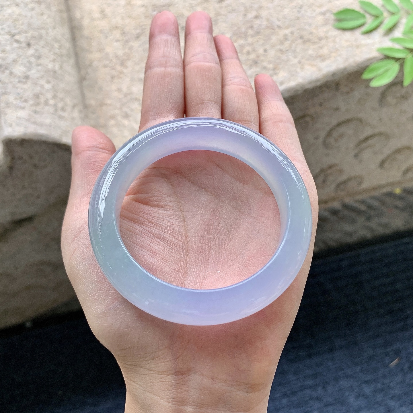 正圈52 53，圈口53/12.2/9，编码G7082507，糯冰春彩，清透，水润，种老，细腻，无裂。