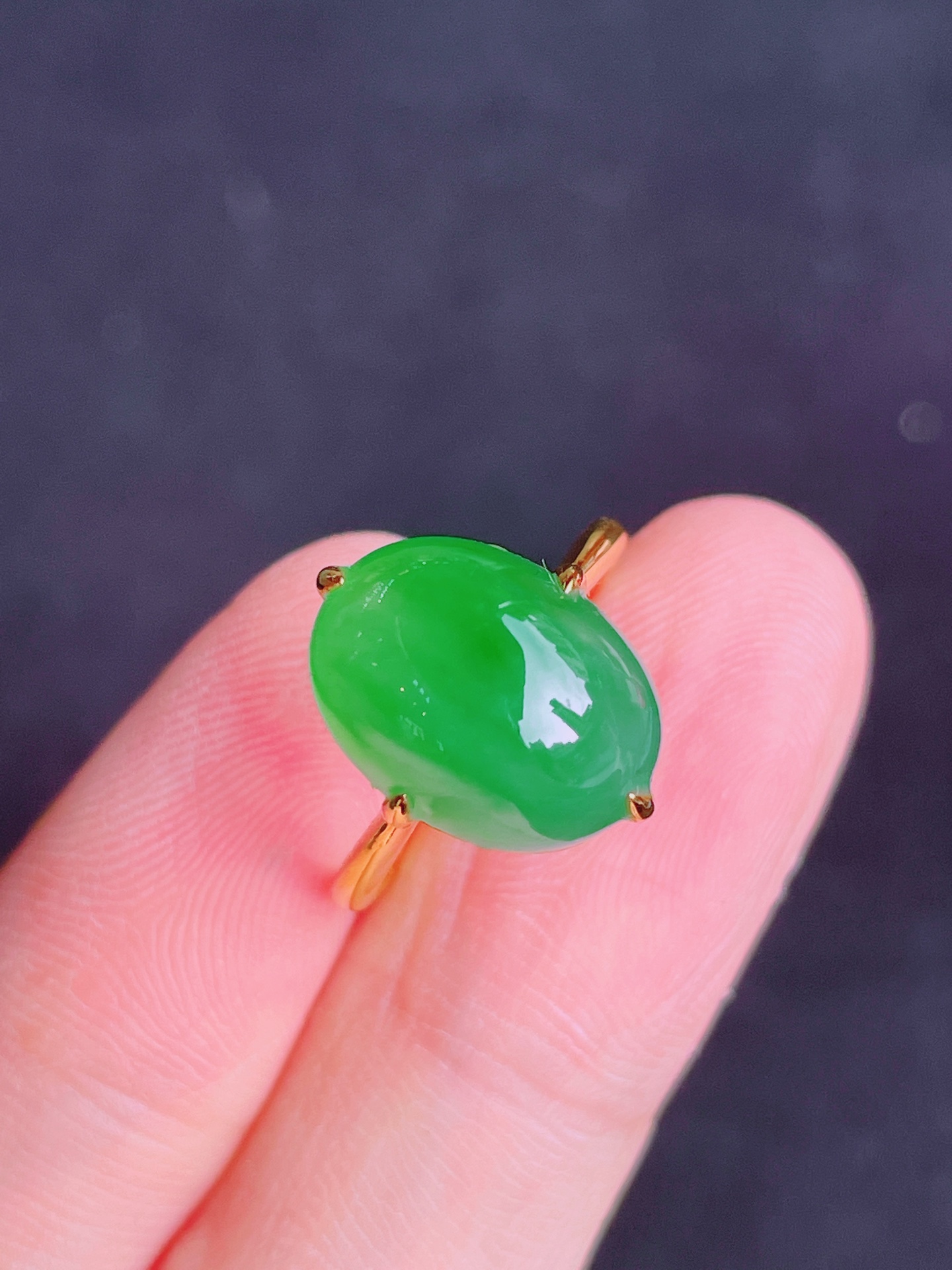 高冰绿蛋面戒指 晶莹剔透，新颖时尚，品相，15-12-7