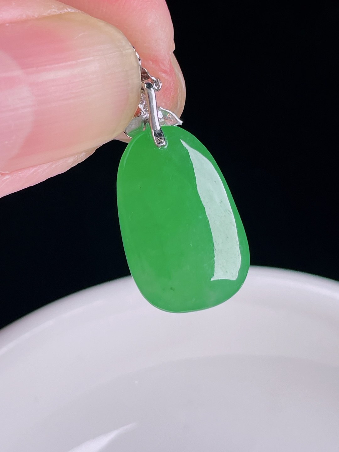 阳绿福瓜，18k镶嵌，老种起光，细底通透，尺寸：24裸石19/12.7/7mm0824