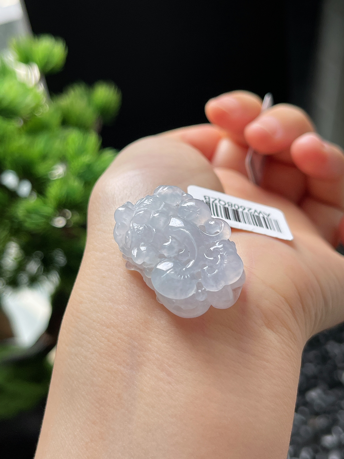 翡翠冰糯种白色貔貅吊坠