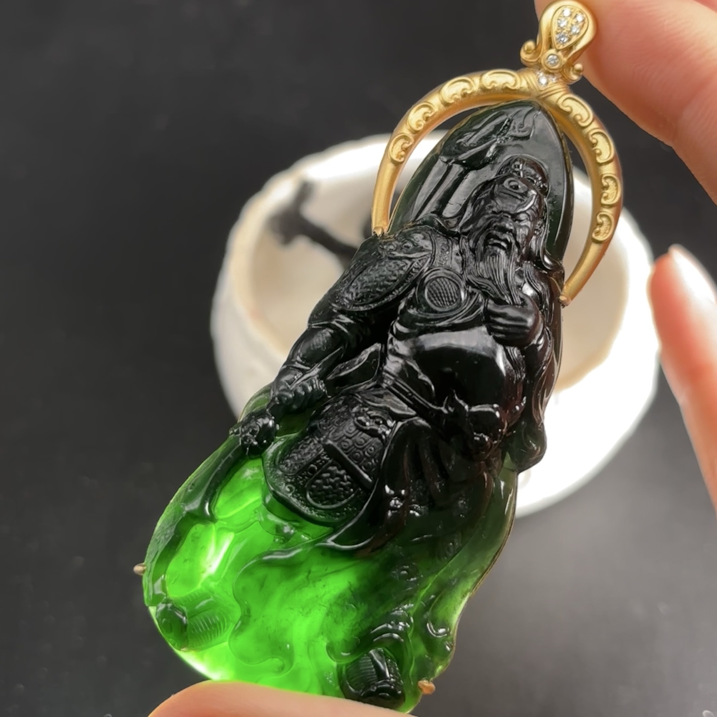 精品18k墨翠关公 种好色正 黑度极好 打灯通透 油性十足