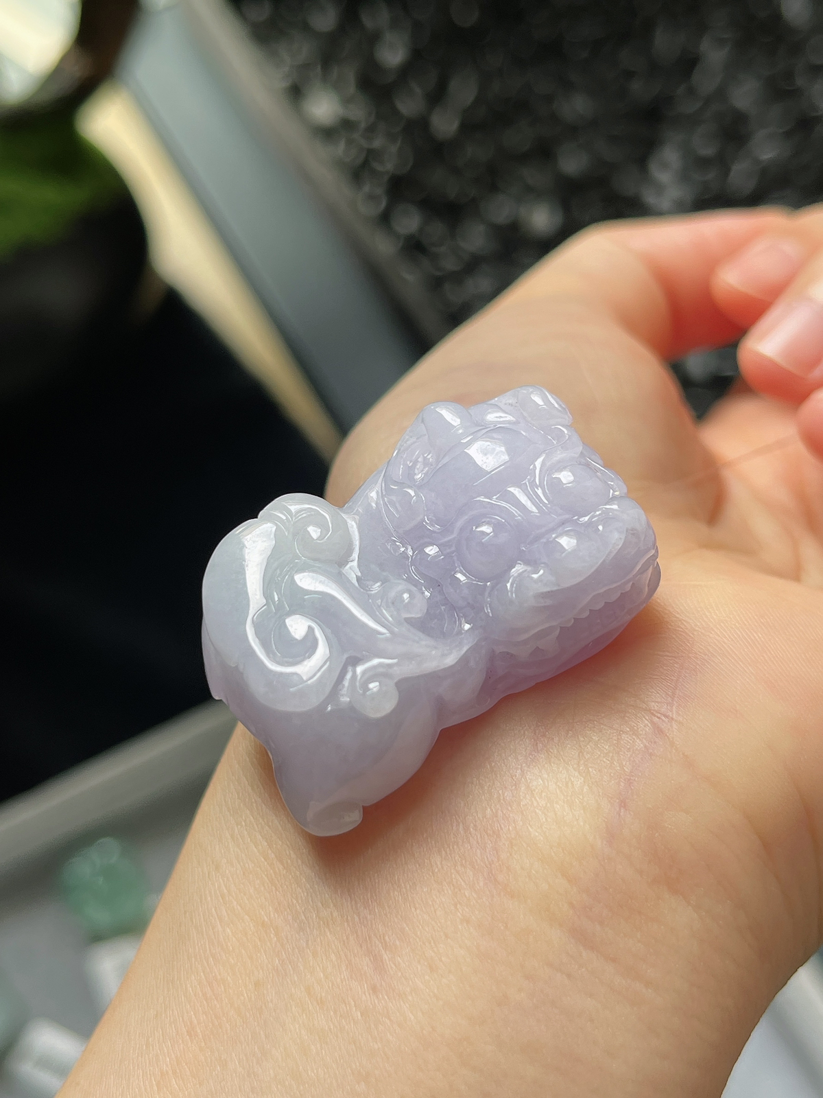 翡翠糯化种淡紫色貔貅吊坠
