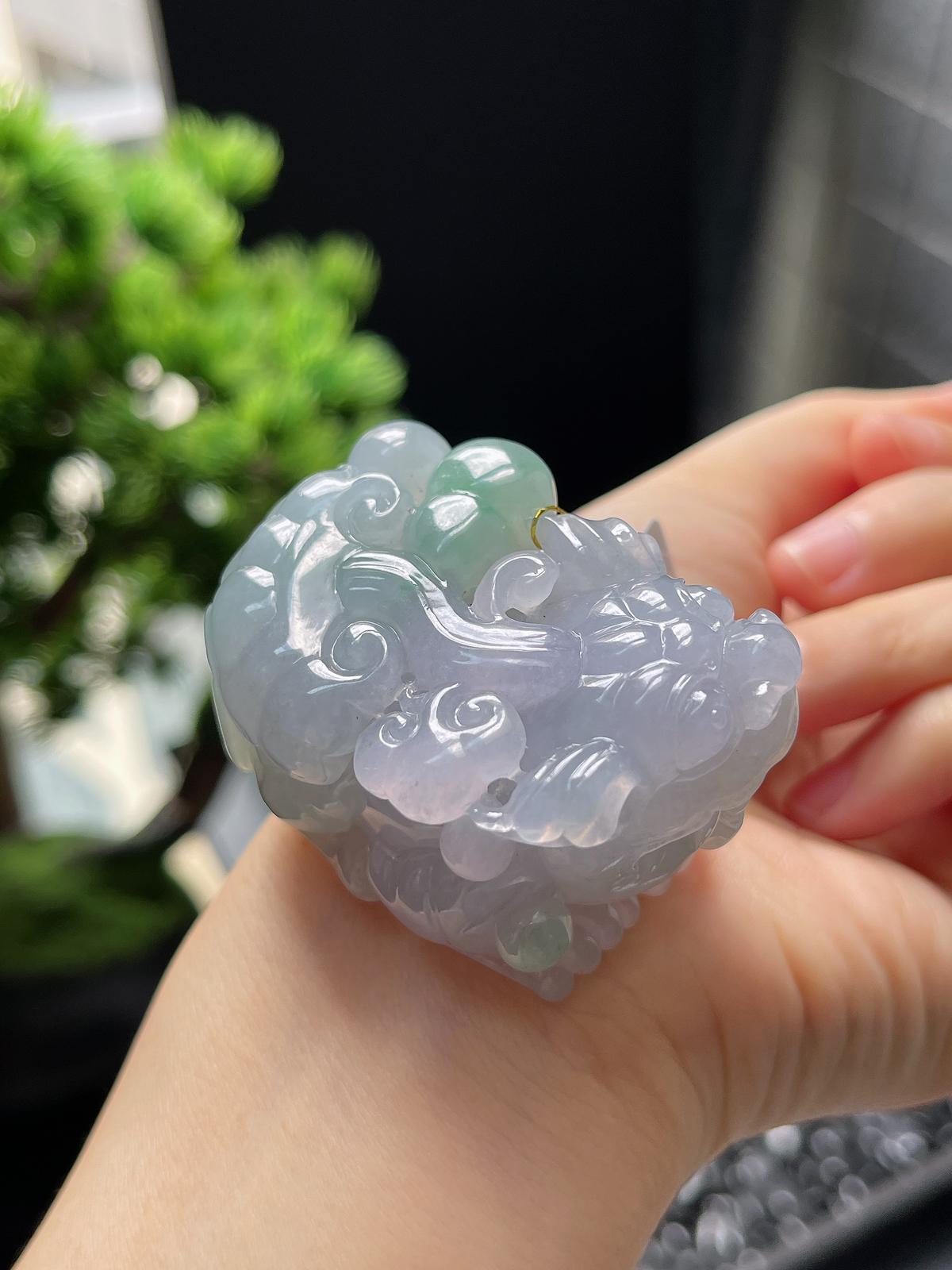 翡翠冰糯种春带彩飘绿貔貅吊坠