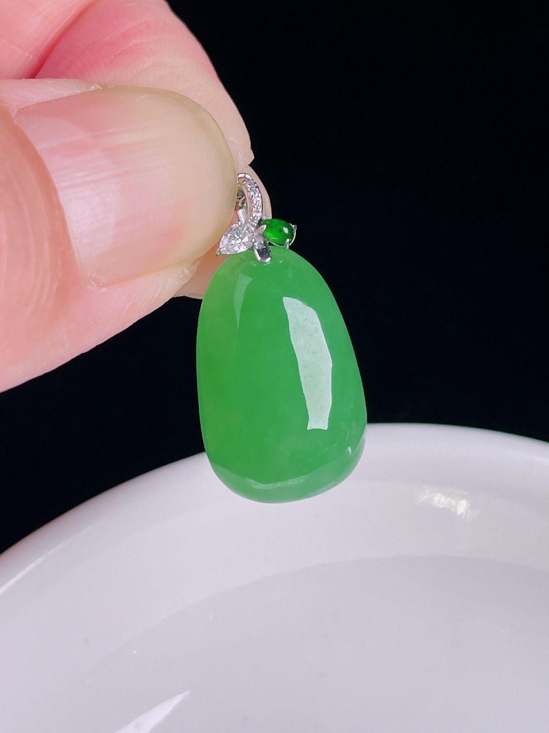 阳绿福瓜，18k镶嵌，老种起光，细底通透，尺寸：24裸石19/12.7/7mm0824