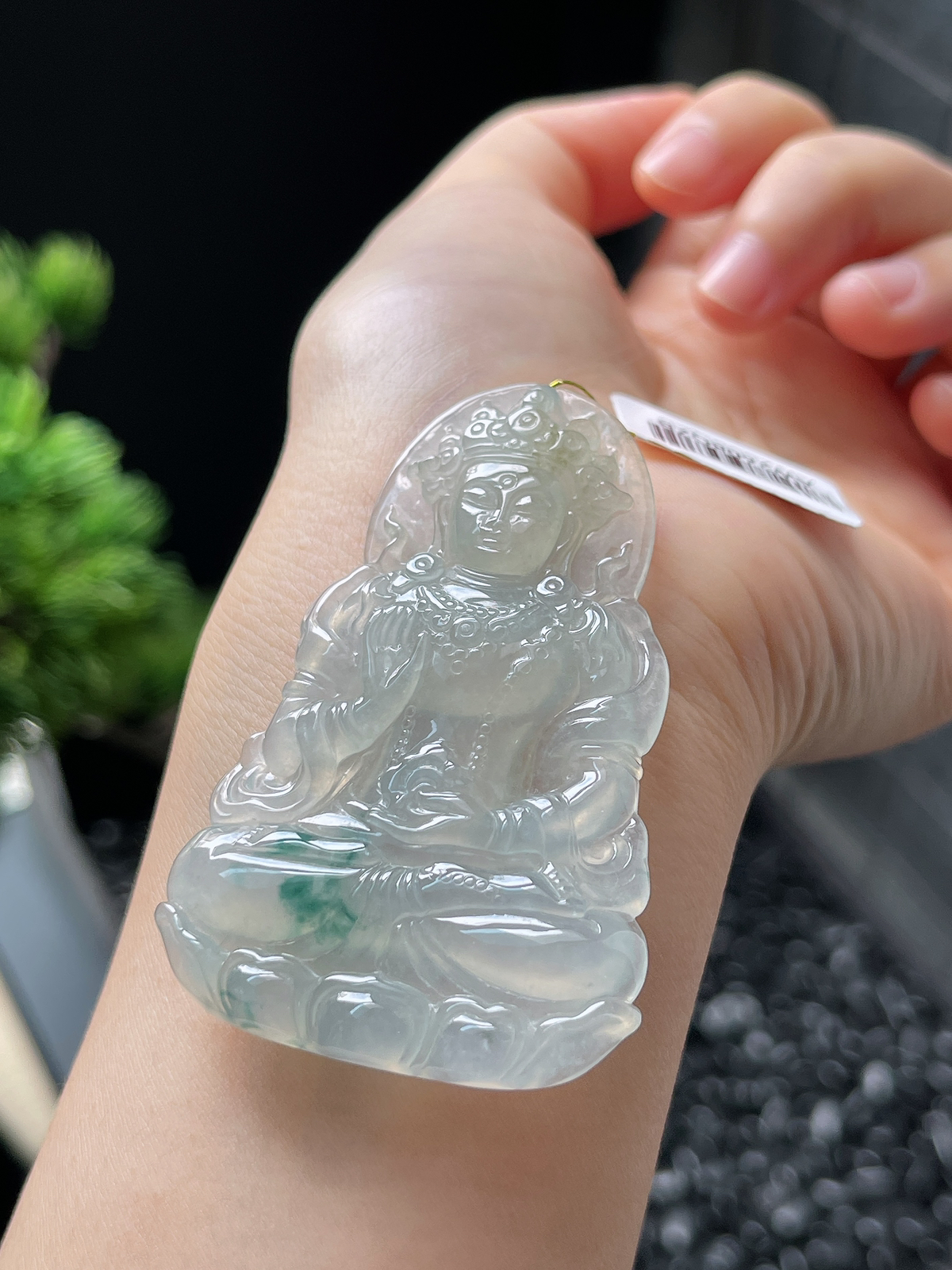 翡翠冰糯种飘绿度母吊坠
