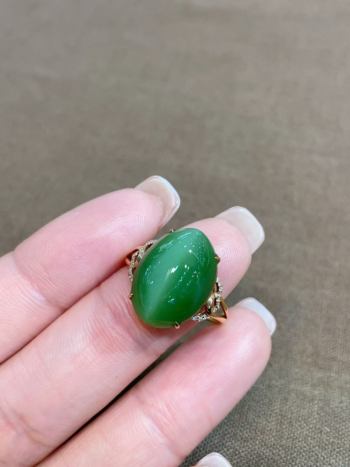 秒杀，精美绿猫戒指，18K厚金打造，性价比超高，颜色绿眼线好，尺寸16-12，14圈口