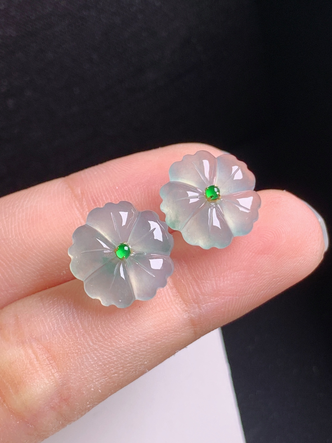 冰种小花耳钉，种水清爽，花色柔美，清新秀气