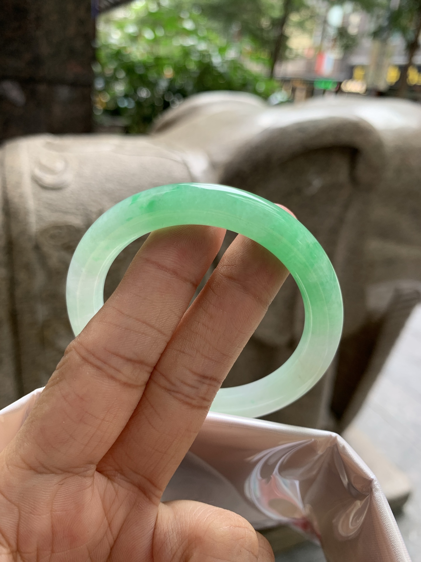 白底青圆条,打灯细纹，表皮微扣