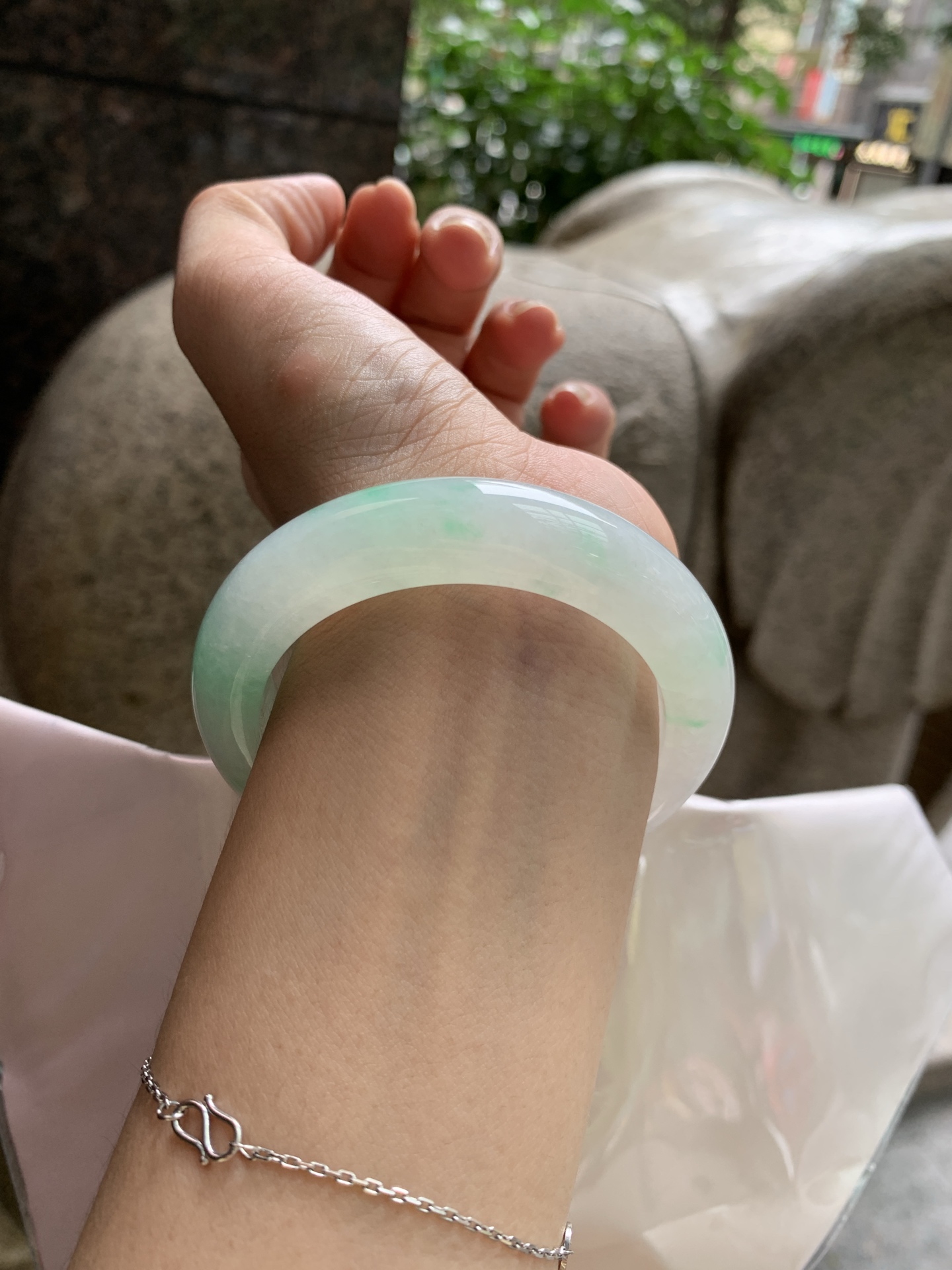 白底青正圈,打灯多处细纹