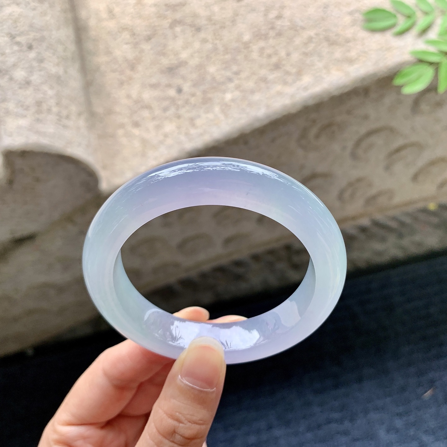 正圈52 53，圈口53/12.2/9，编码G7082507，糯冰春彩，清透，水润，种老，细腻，无裂。