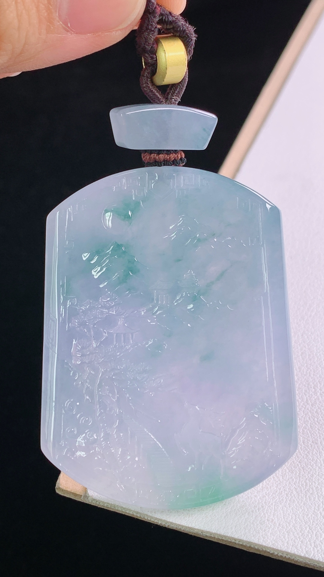 紫飘花山水牌，花色灵动，紫气东来，无裂，尺寸:52.7-40.2-6.1mm