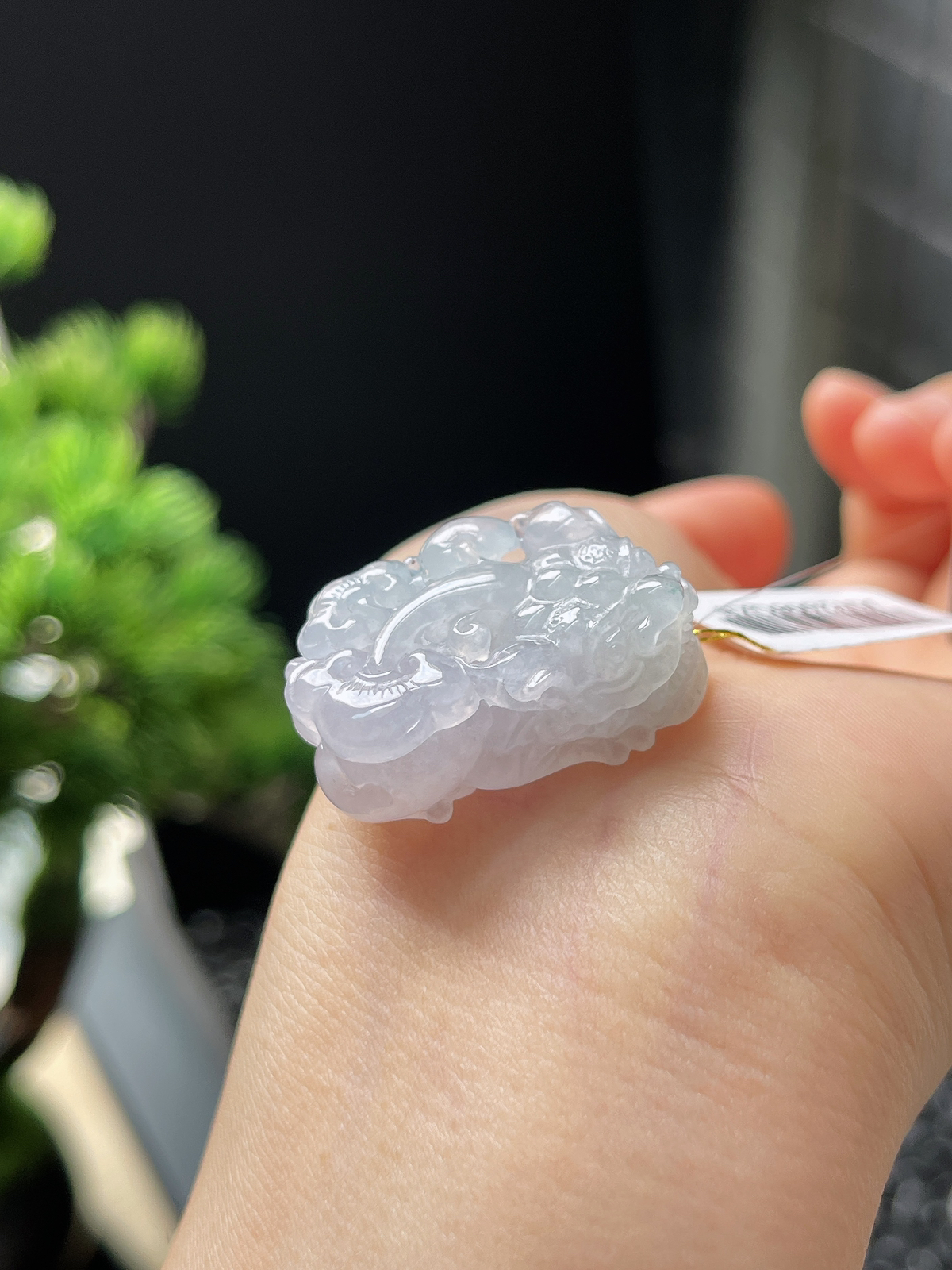 翡翠冰糯种白色貔貅吊坠