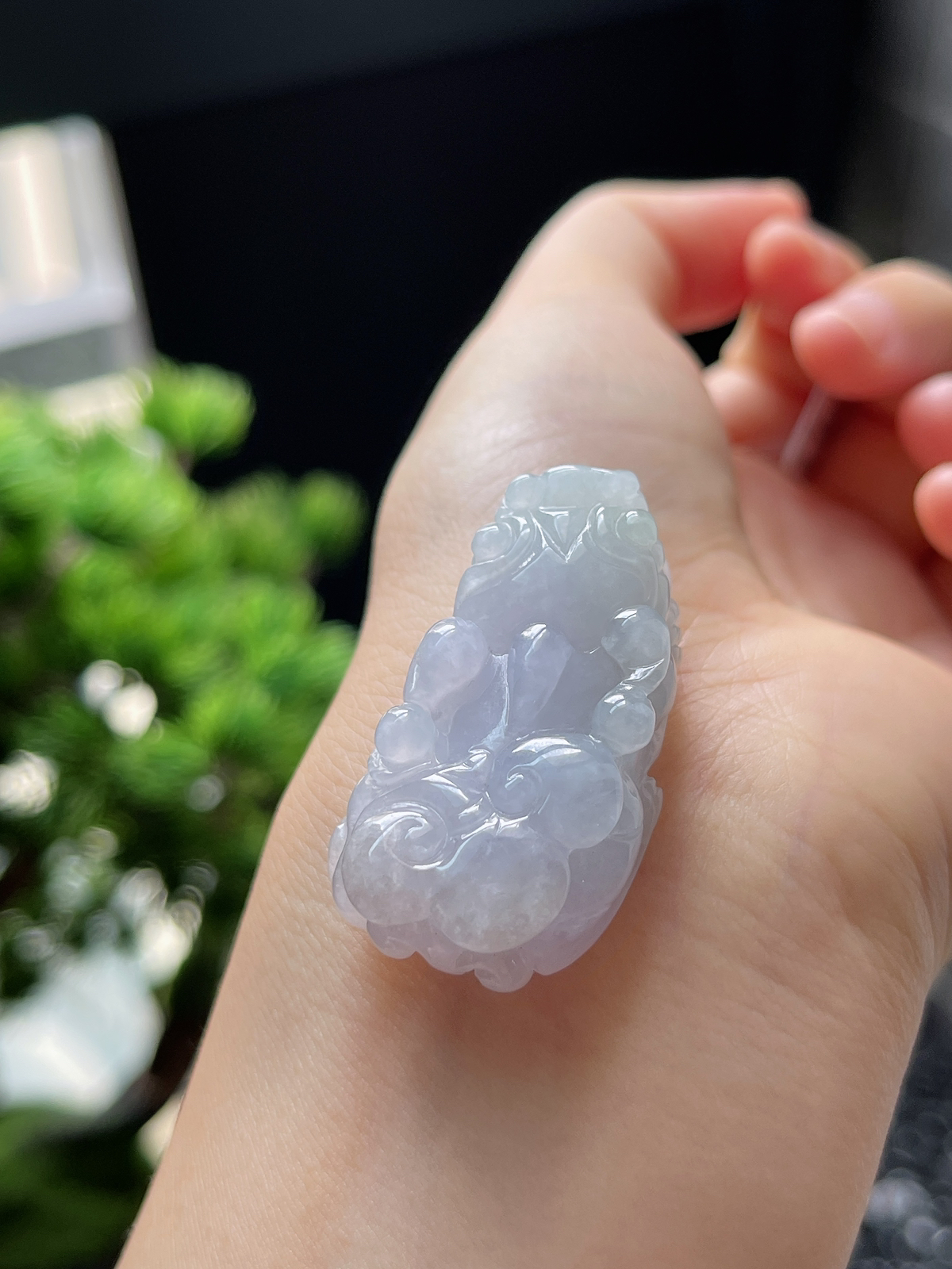 翡翠糯化种淡紫色貔貅吊坠