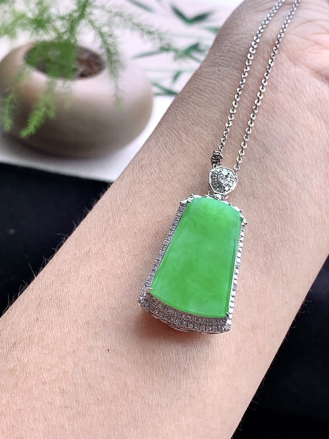冰阳绿无事牌满绿无事牌吊坠,18k金镶嵌,满色,36.2-18.8-8.8,7克