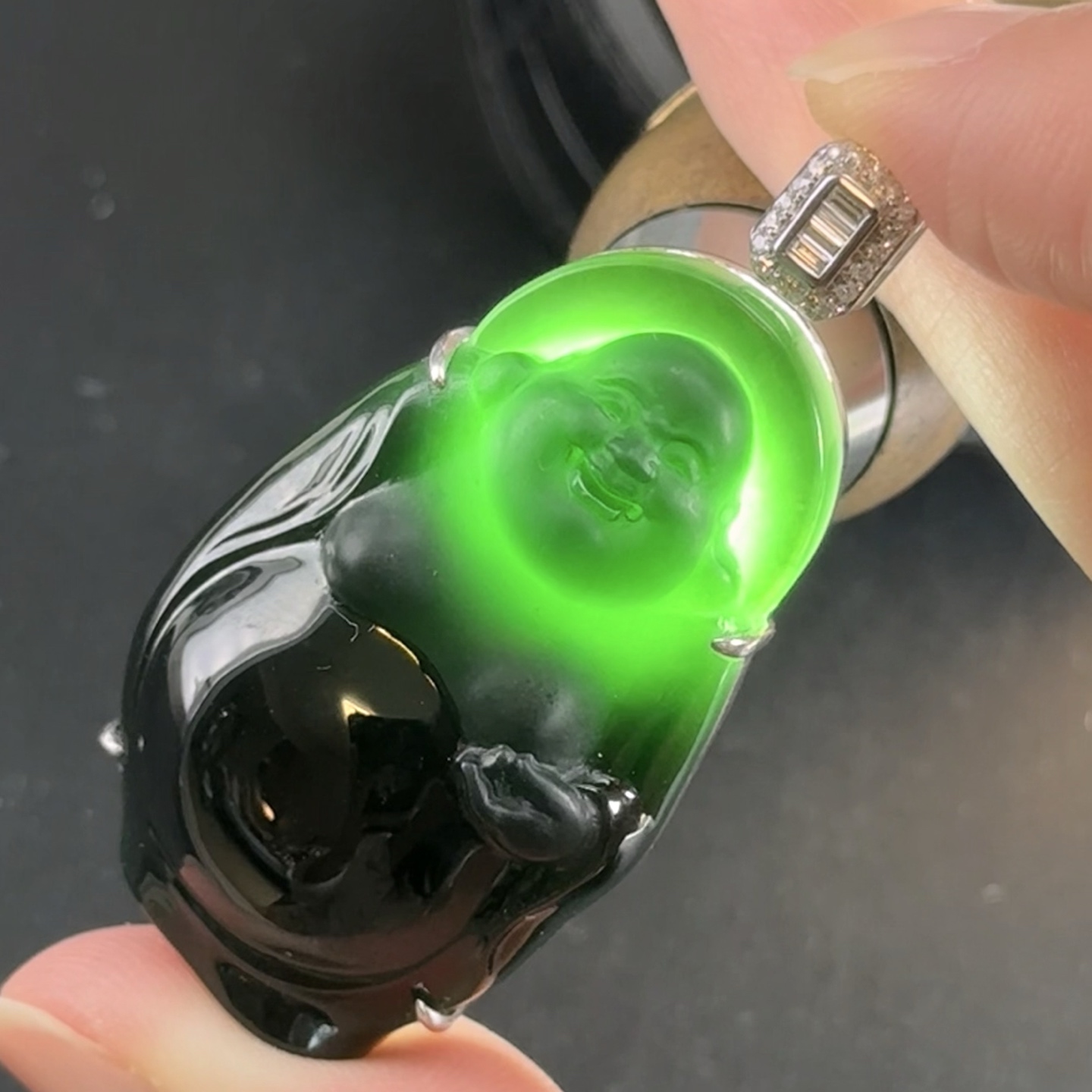 精品18k墨翠大肚站佛 种好色正 黑度极好 打灯通透 油性十足