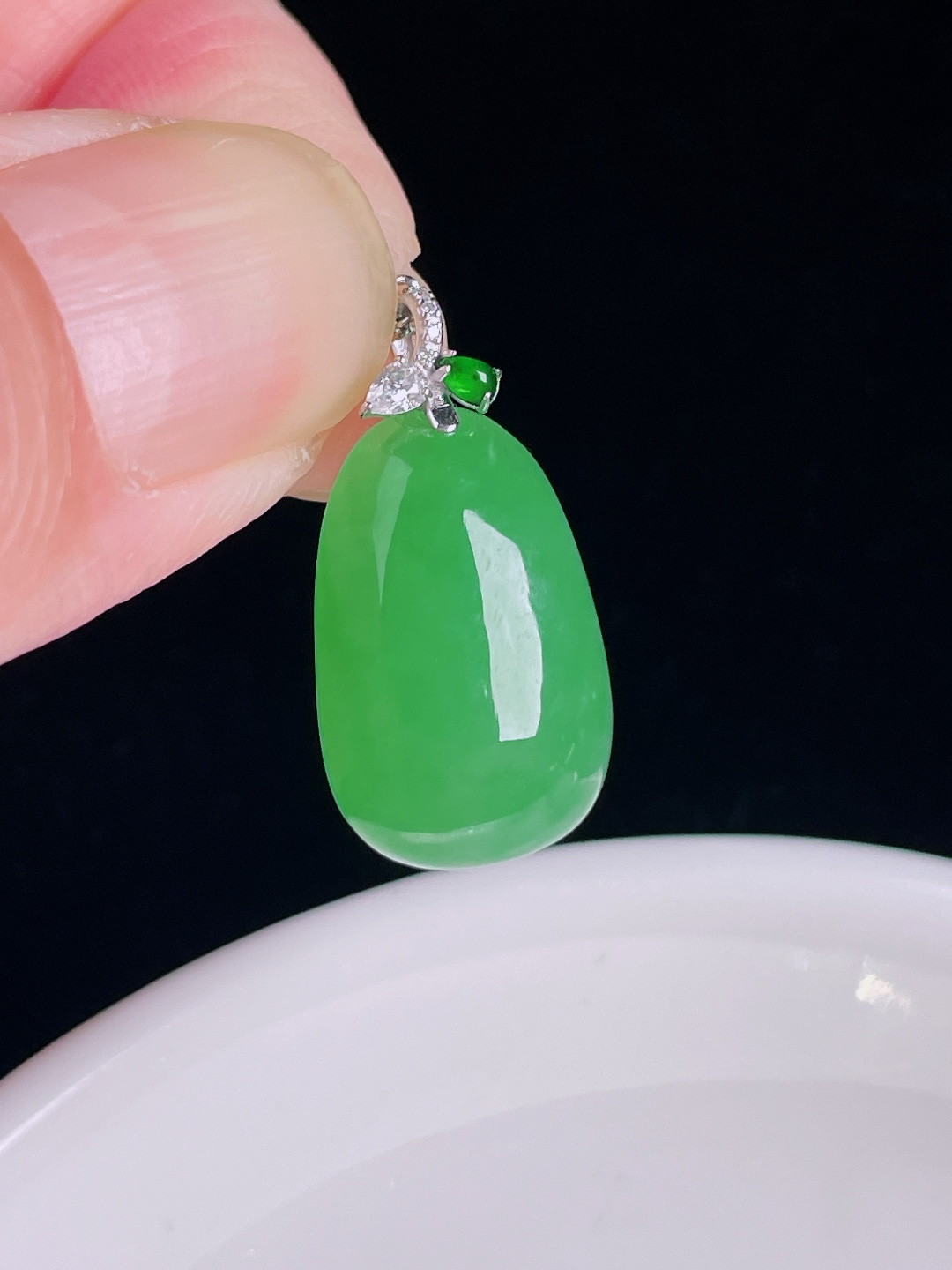 阳绿福瓜，18k镶嵌，老种起光，细底通透，尺寸：24裸石19/12.7/7mm0824