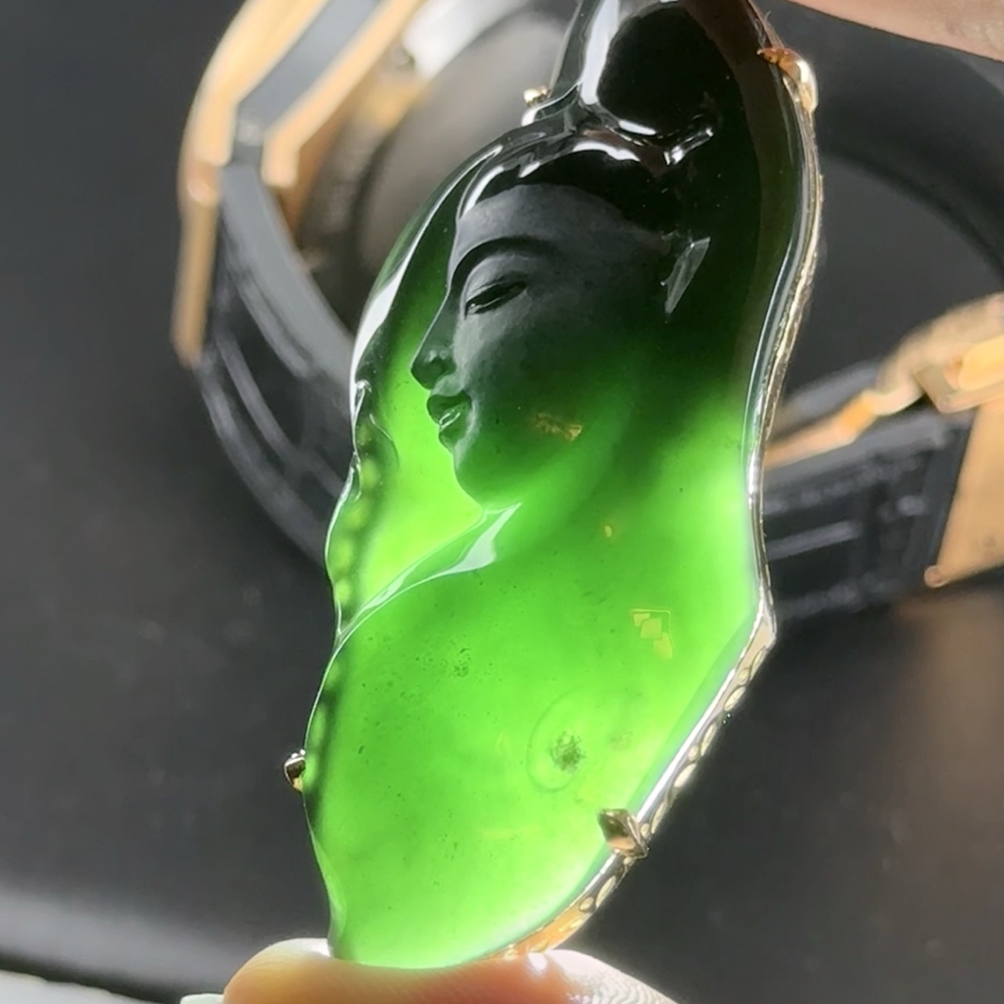 精品18k墨翠观音头 种好色正 黑度极好 打灯通透 油性十足